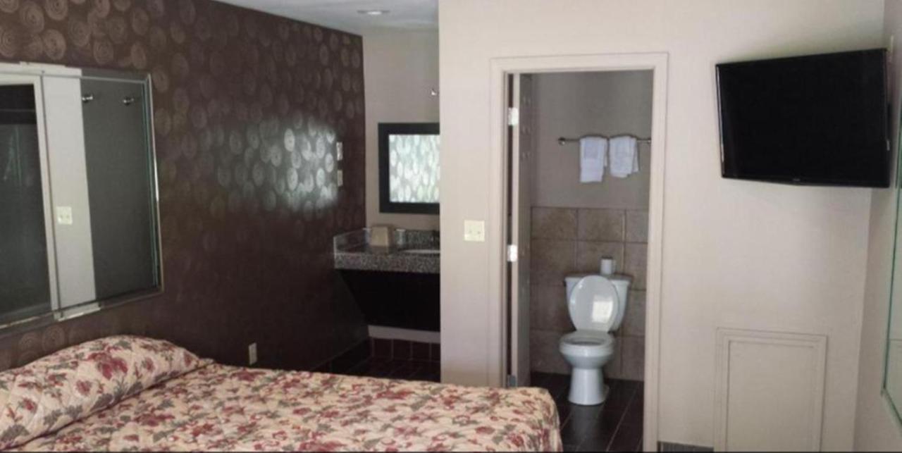 Royal Relax Inn Fairmont City Extérieur photo